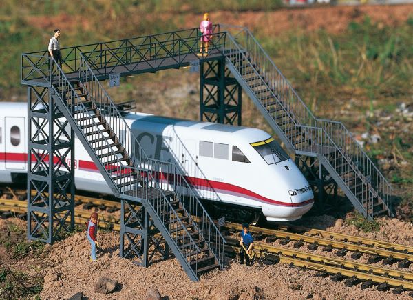 Bahnüberführung Neustadt / PIKO 62032